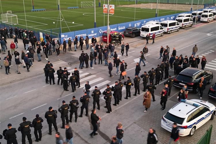 Slika \PU_V\vijesti\2024\Utakmica Varaždin Hajduk\IMG-20241103-WA0001.jpg